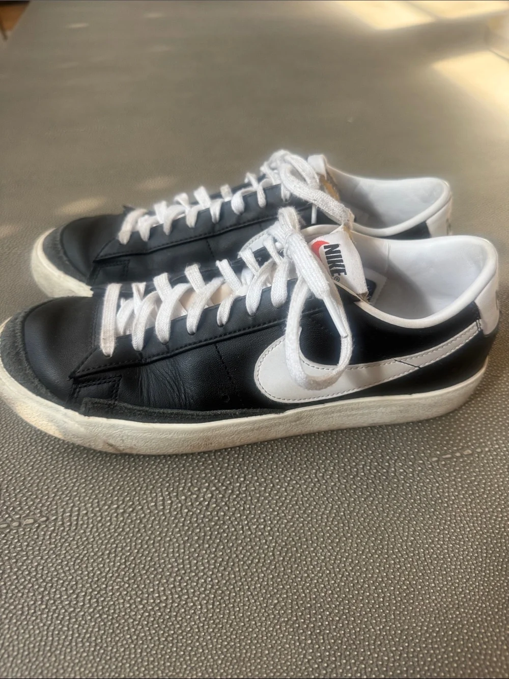 Nike sleek low